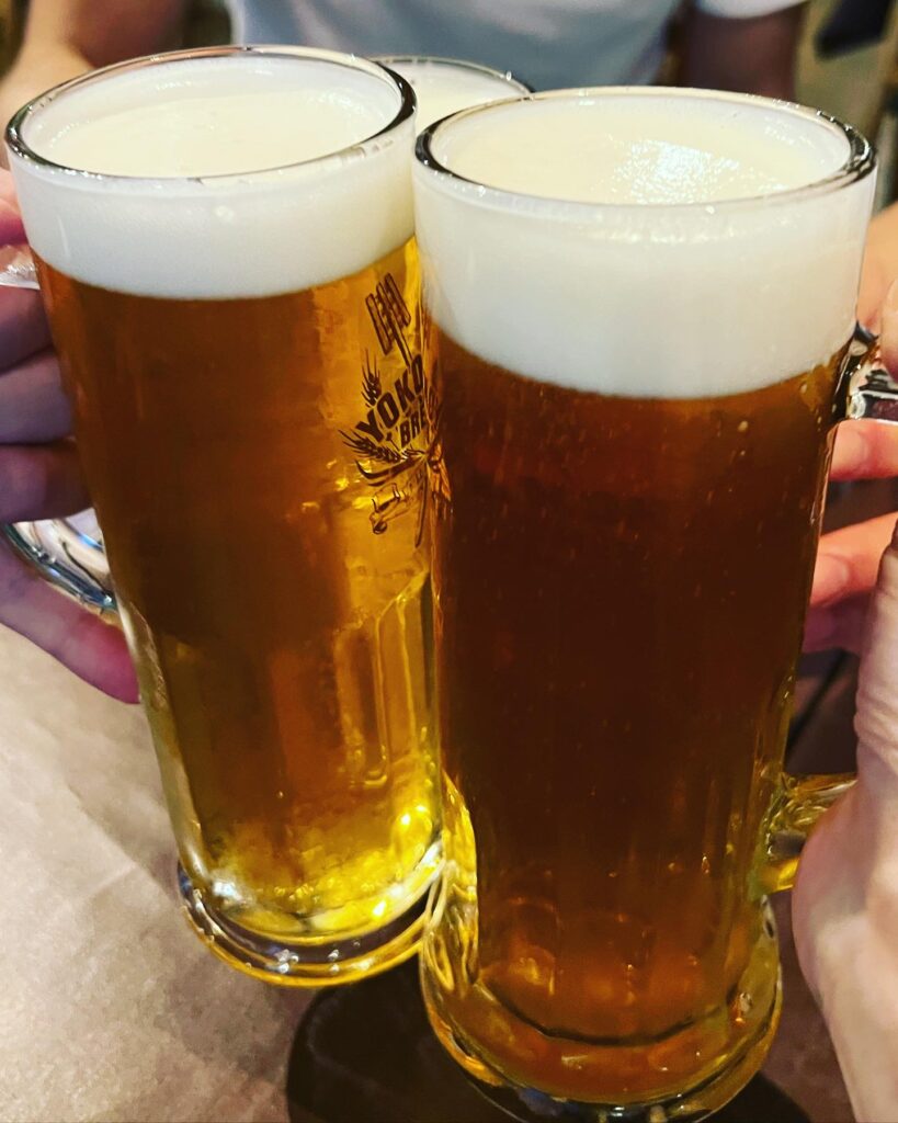 参加者のみなさんと横浜ビールで乾杯