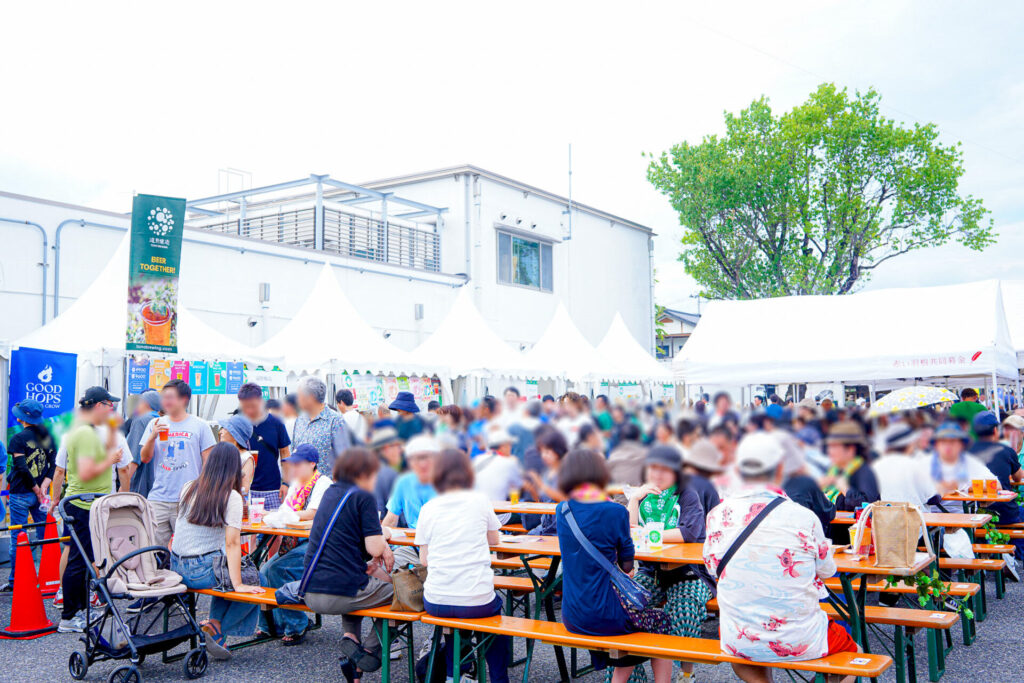 ホップ収穫祭_屋外テーブル